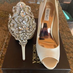 New in box Ivory Satin Wedding Badgley Mischka 10